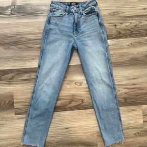 Hollister ultra high rise mom jean size 00